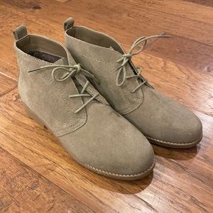 White Mountain “Auburn” Suede Boot.